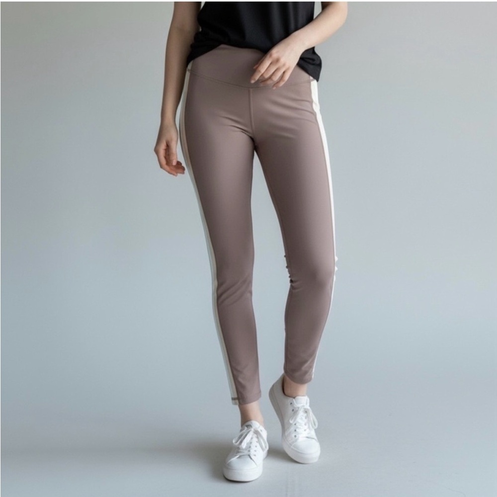 Wilo Brown Leggings with Cream and White Stripes